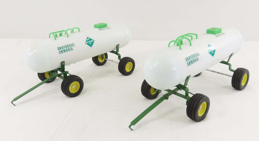 2 Toy Farmer Anhydrous Ammonia Tank Wagons: 2 Toy Farmer Anhydrous Ammonia Tank Wagons - plastic tanks are marked TOY FARMER on bottom, LOT SIZE: 11x10x6" 2 LBS All information and photos, which are part of the description, are intended to be a