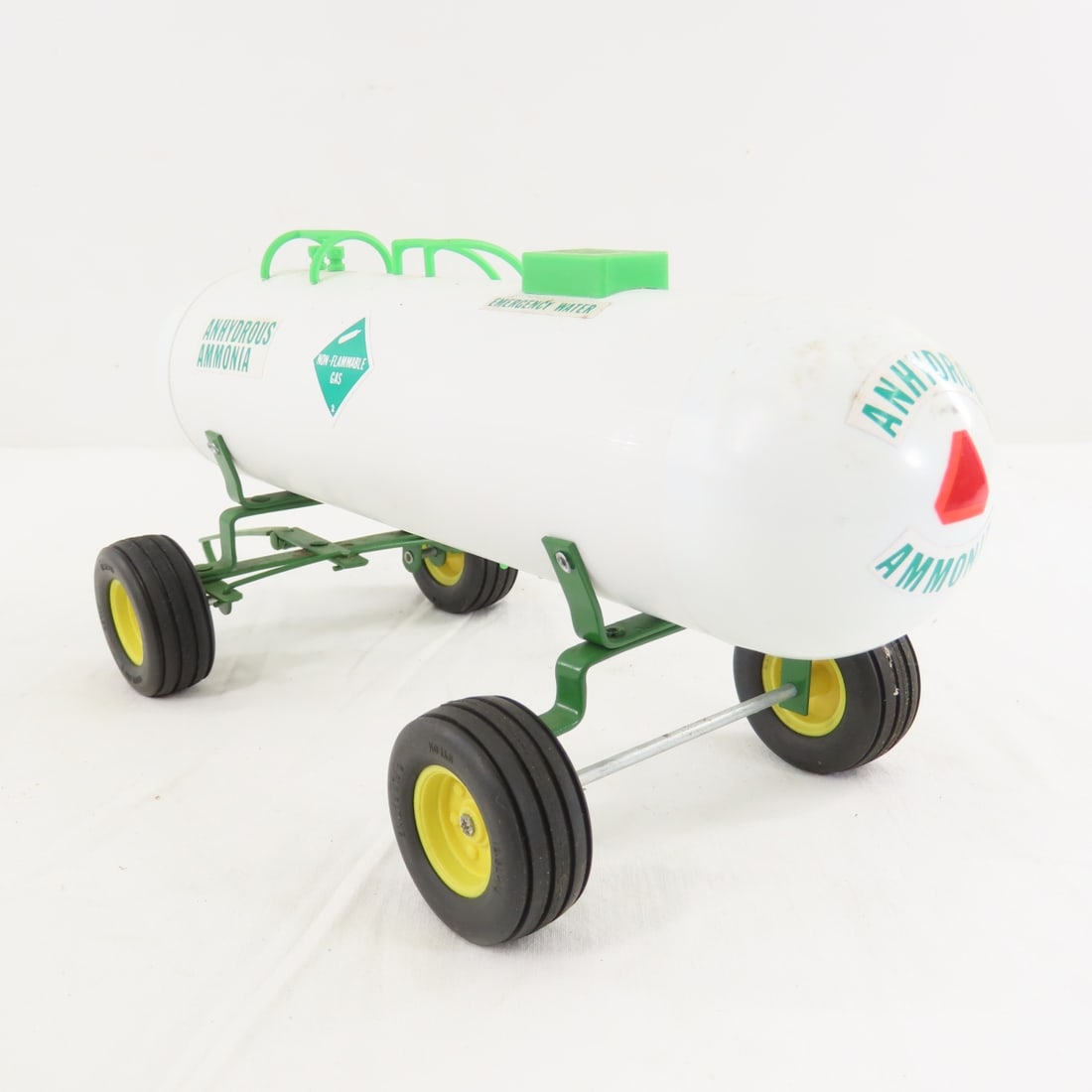 2 Toy Farmer Anhydrous Ammonia Tank Wagons - 3