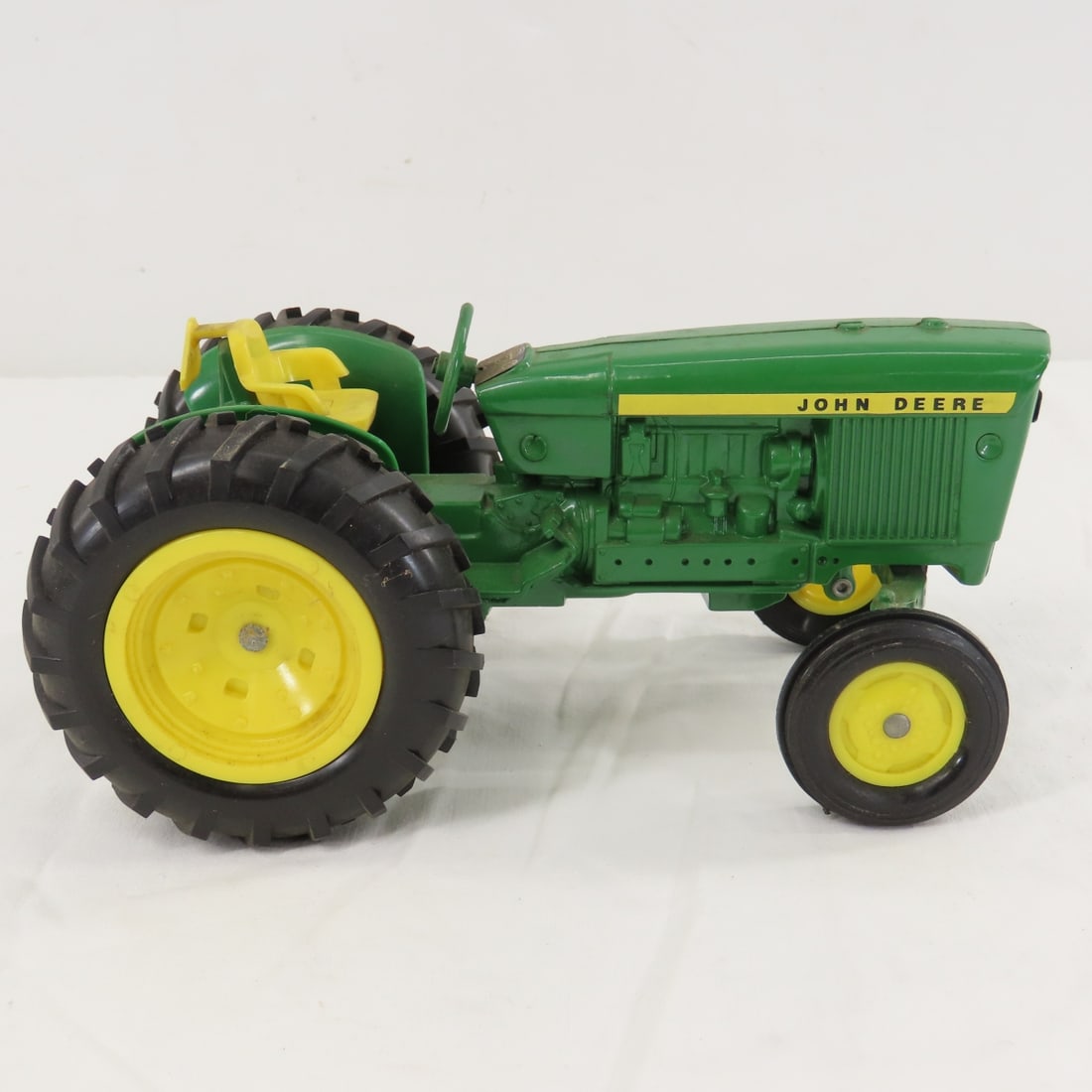 ERTL John Deere 2040 Tractor & Flare Box Wagon - 7