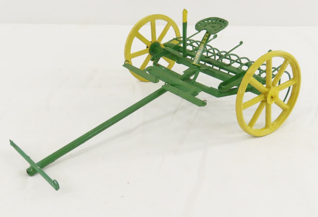 Scratch Built John Deere Horse Drawn Dump Hay Rake: Scratch Built John Deere Horse Drawn Dump Hay Rake - unsigned metal and wood, 1/16 scale, LOT SIZE: 10x7x3" 1 LB All information and photos, which are part of the description, are intended to be as