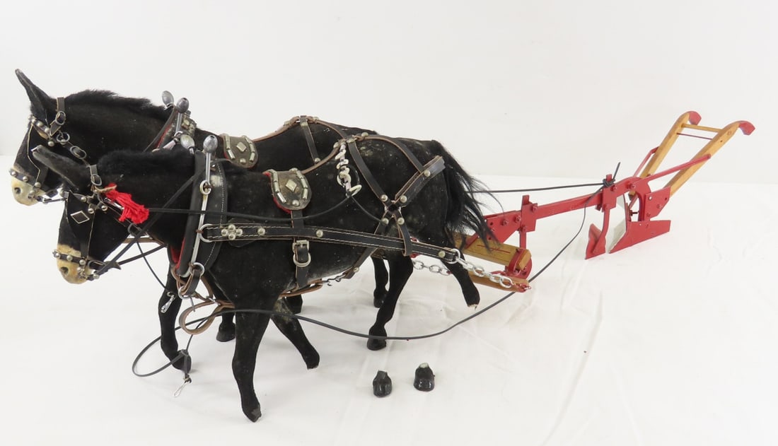 Boiles Wagon Barn Custom McCormick Plow & Horses: Boiles Wagon Barn Custom McCormick Plow & Horses - plow marked: July 1984 No.6 Boiles Wagon Barn, plastic felted horses with leather harnesses- 1 has broken leg. LOT SIZE: 20x6x10" 3 LBS All