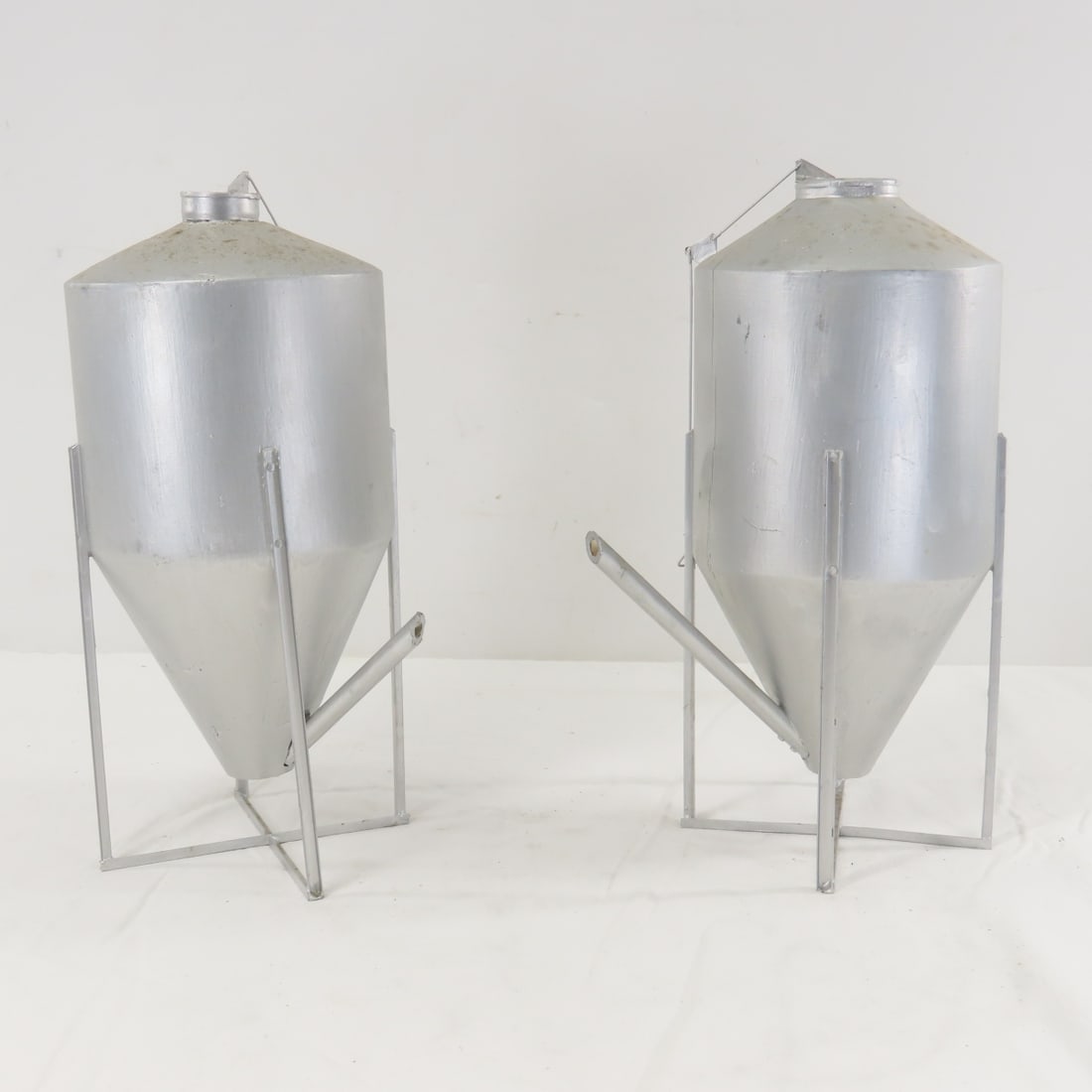 2 Custom Brock Hopper Bottom Feed Bins: 2 Custom Brock Hopper Bottom Feed Bins - 10" tall. Painted wood and metal. LOT SIZE: 11x10x5" 3 LBS All information and photos, which are part of the description, are intended to be as accurate as
