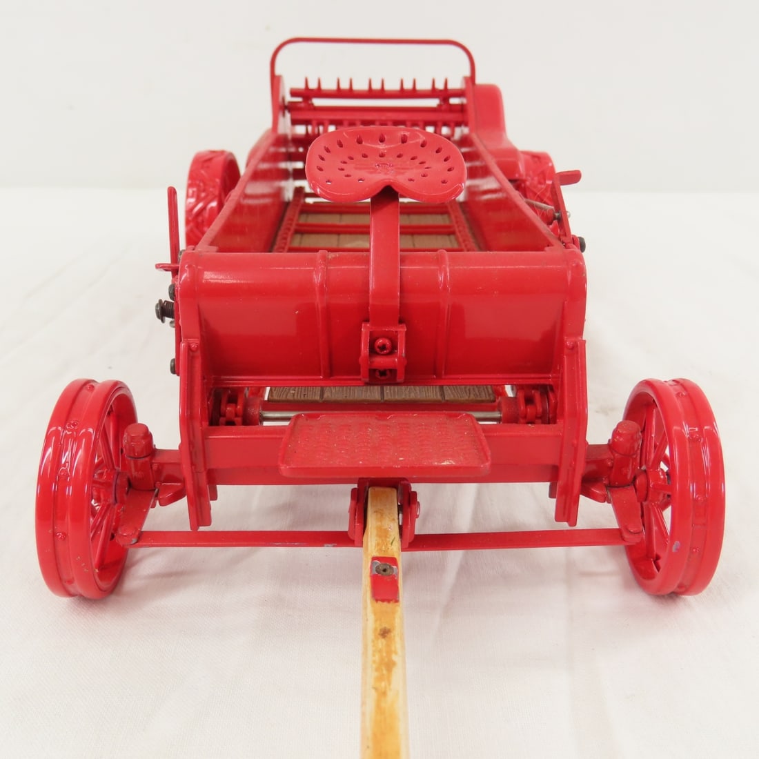 ERTL McCormick-Deering No 200H Manure Spreader - 10