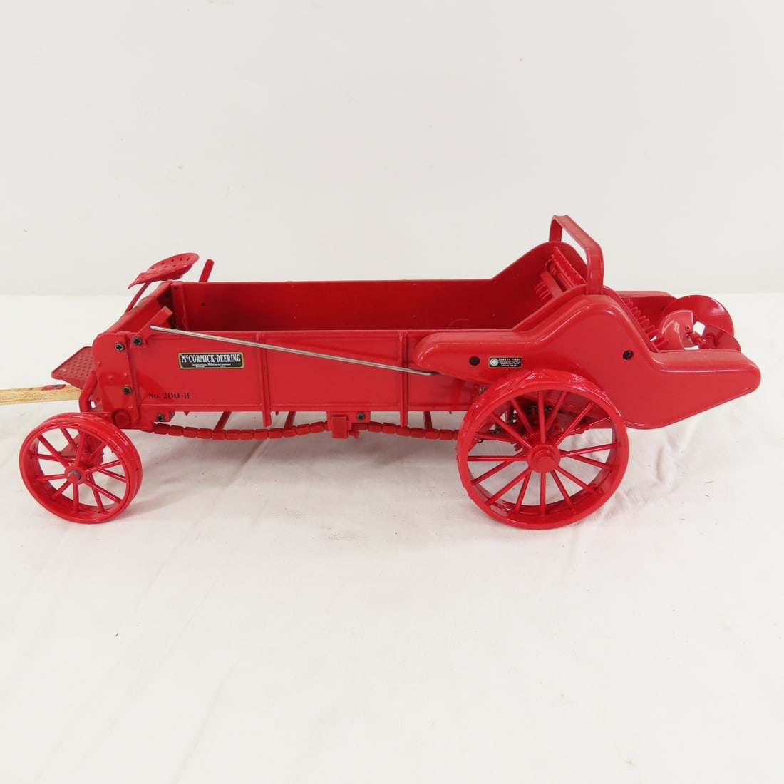 ERTL McCormick-Deering No 200H Manure Spreader - 3