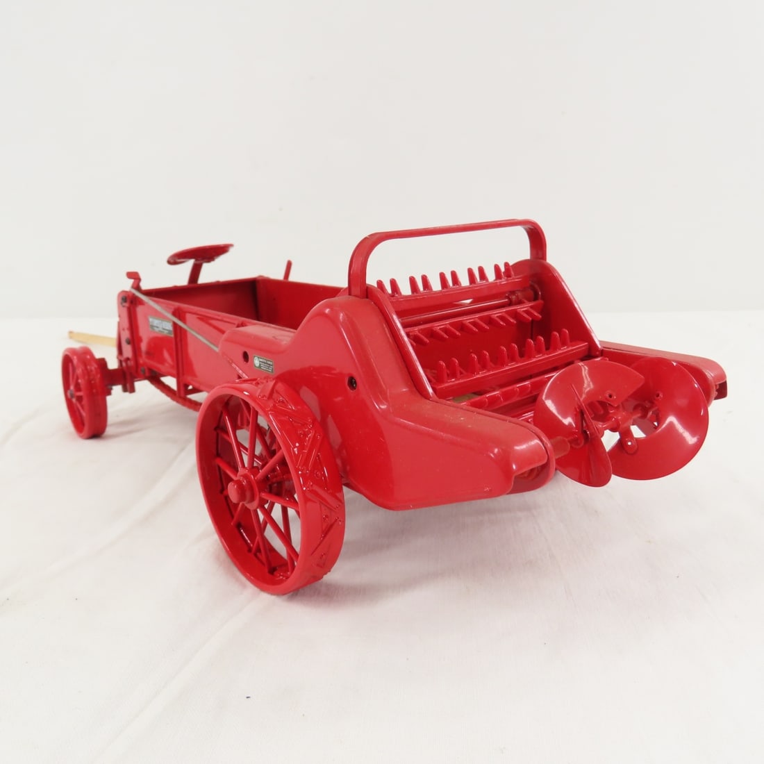 ERTL McCormick-Deering No 200H Manure Spreader - 4