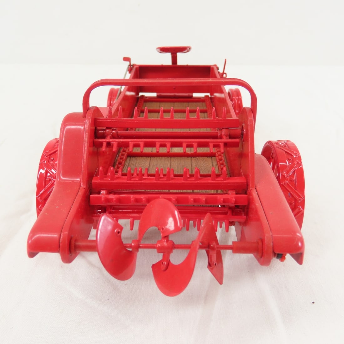 ERTL McCormick-Deering No 200H Manure Spreader - 5