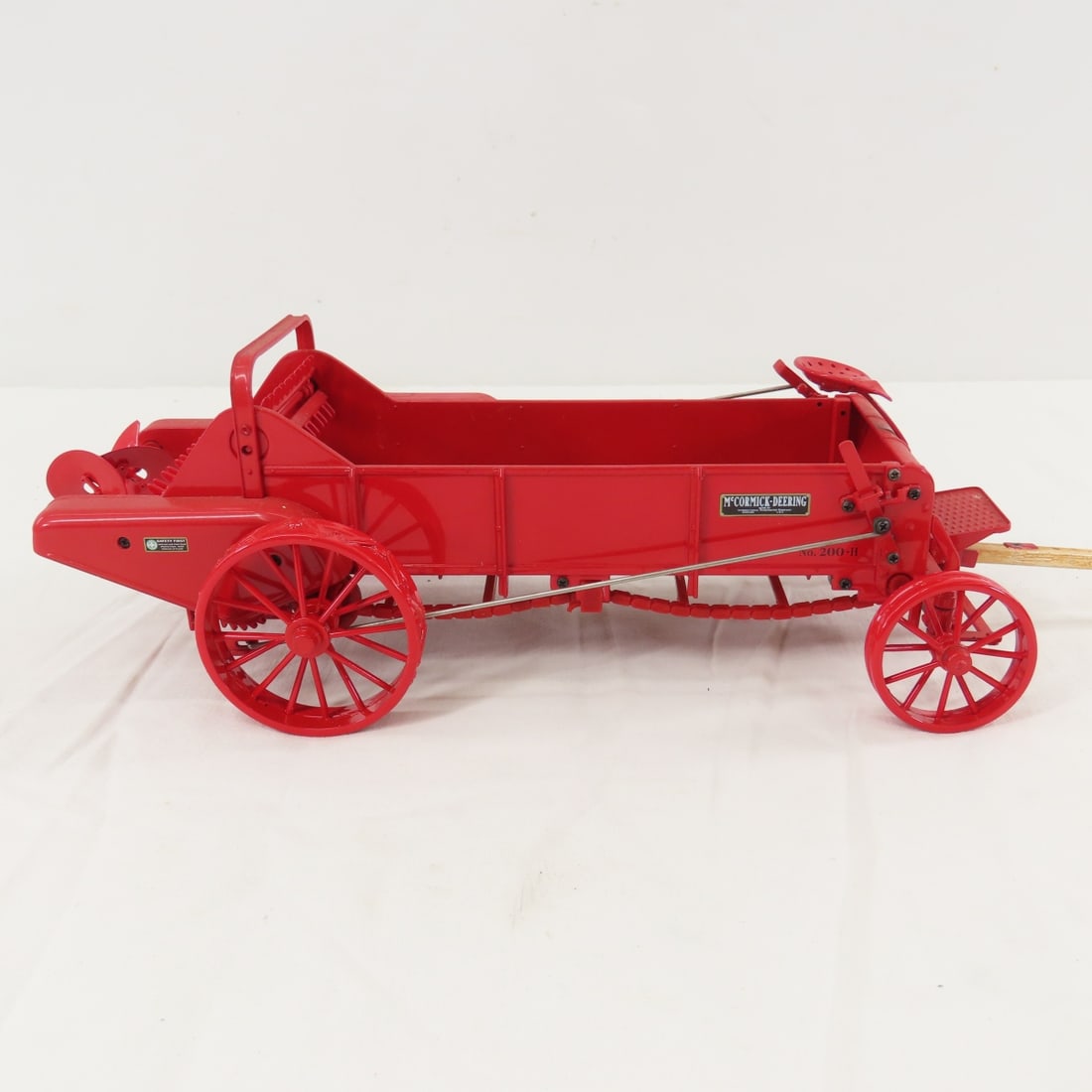 ERTL McCormick-Deering No 200H Manure Spreader - 7