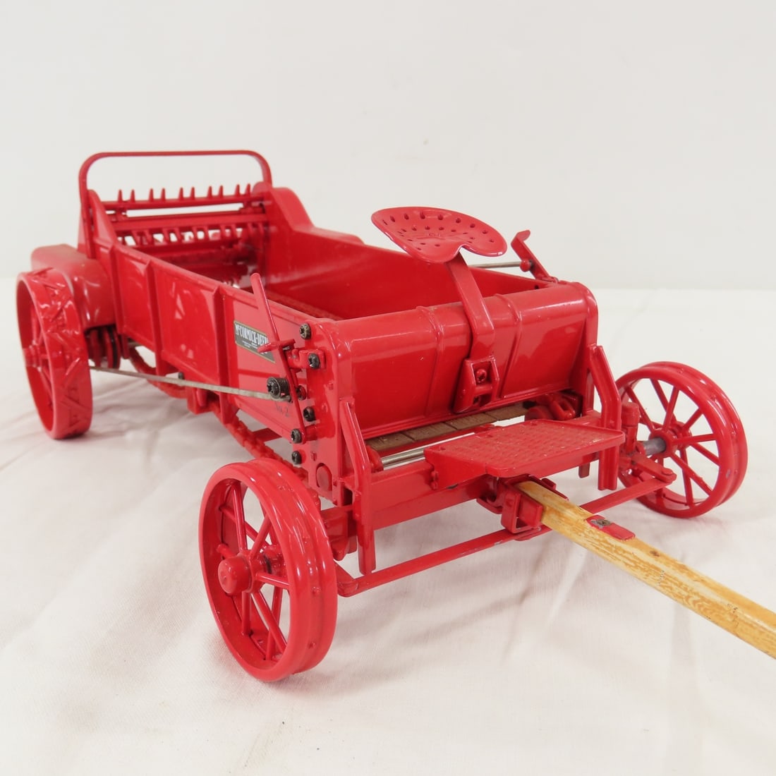 ERTL McCormick-Deering No 200H Manure Spreader - 8
