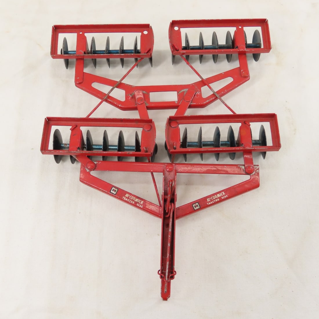 Eska IH McCormick Disc Harrow & Elevator - 12