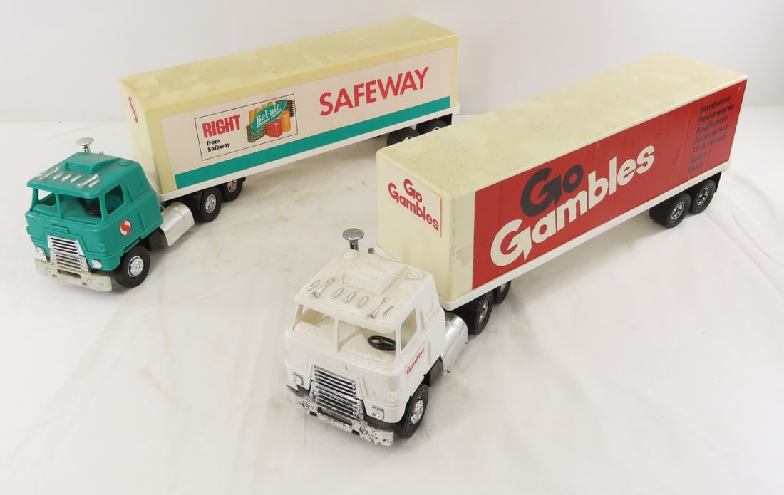 Safeway & Gambles Processed Plastics Semi Trucks: Safeway & Gambles Processed Plastics Semi Trucks - all plastic. LOT SIZE: 22x10x6" 4 LBS All information and photos, which are part of the description, are intended to be as accurate as possible, but