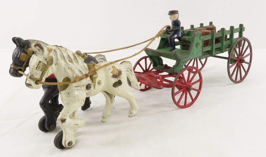 Antique Kenton Cast Iron 2 Horse Wagon: Antique Kenton Cast Iron 2 Horse Wagon - with driver and barrels (not all match). LOT SIZE:15x5x4" 4 LBS All information and photos, which are part of the description, are intended to be as accurate