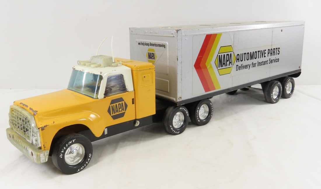 1970s Nylint Pressed Steel NAPA Truck & Trailer: 1970s Nylint Pressed Steel NAPA Truck & Trailer - approx 1/25 diecast, LOT SIZE: 31x10x9" 8 LBS All information and photos, which are part of the description, are intended to be as accurate as