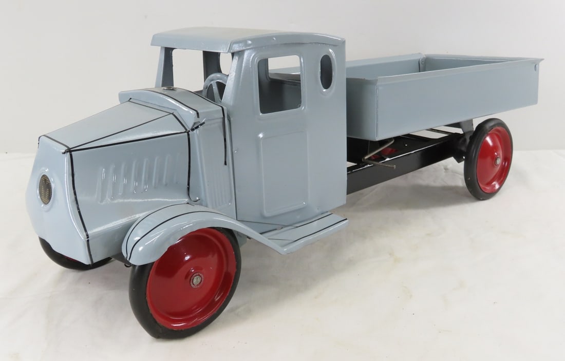 Repainted Pressed Steel Boycraft Mack Truck: Repainted Pressed Steel Boycraft Mack Truck - manual lever dump, black line stickers are coming loose, LOT SIZE: 23x8x8" 8 LBS All information and photos, which are part of the description, are