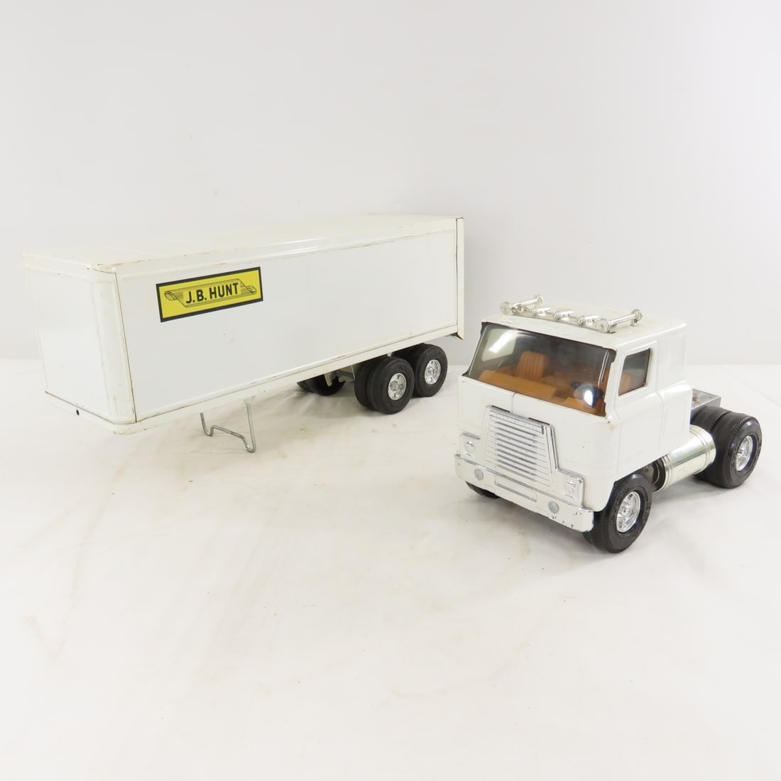 ERTL JB Hunt Pressed Steel Tractor Trailer - 13