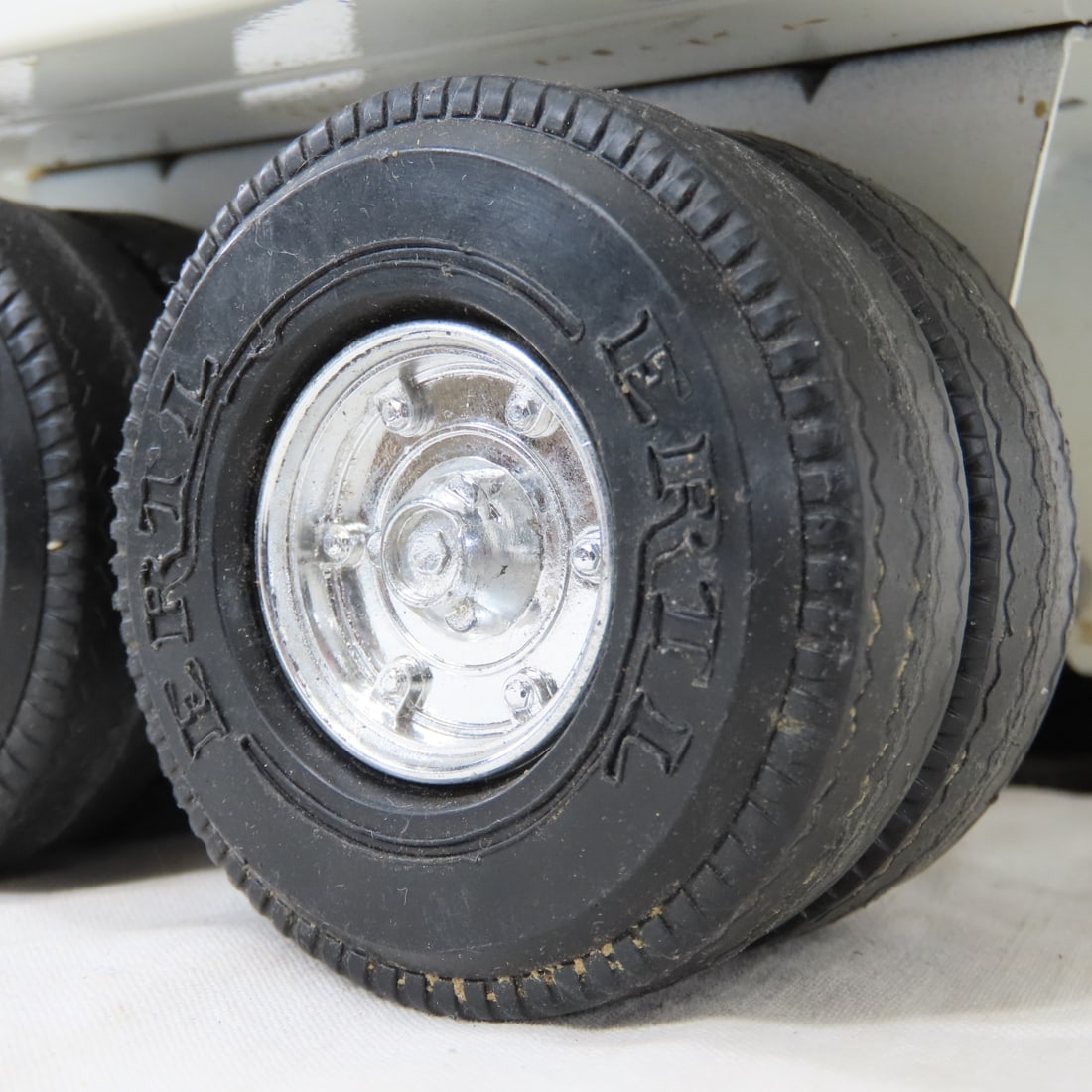 ERTL JB Hunt Pressed Steel Tractor Trailer - 16