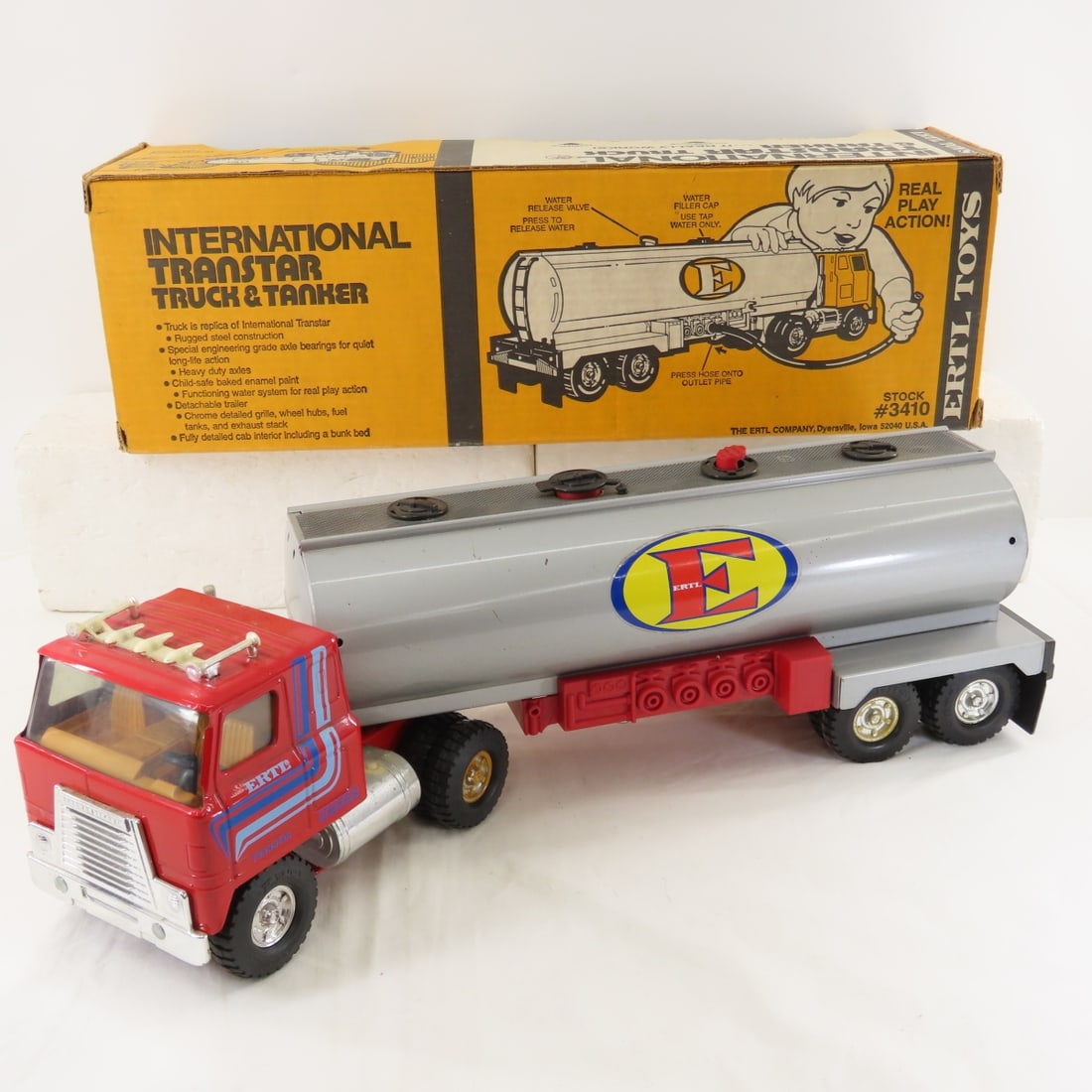 ERTL International Transtar Truck & Tanker w/box: ERTL International Transtar Truck & Tanker w/box - stock #3410, 1/16 diecast, LOT SIZE: 23x7x8" 7 LBS All information and photos, which are part of the description, are intended to be as accurate as