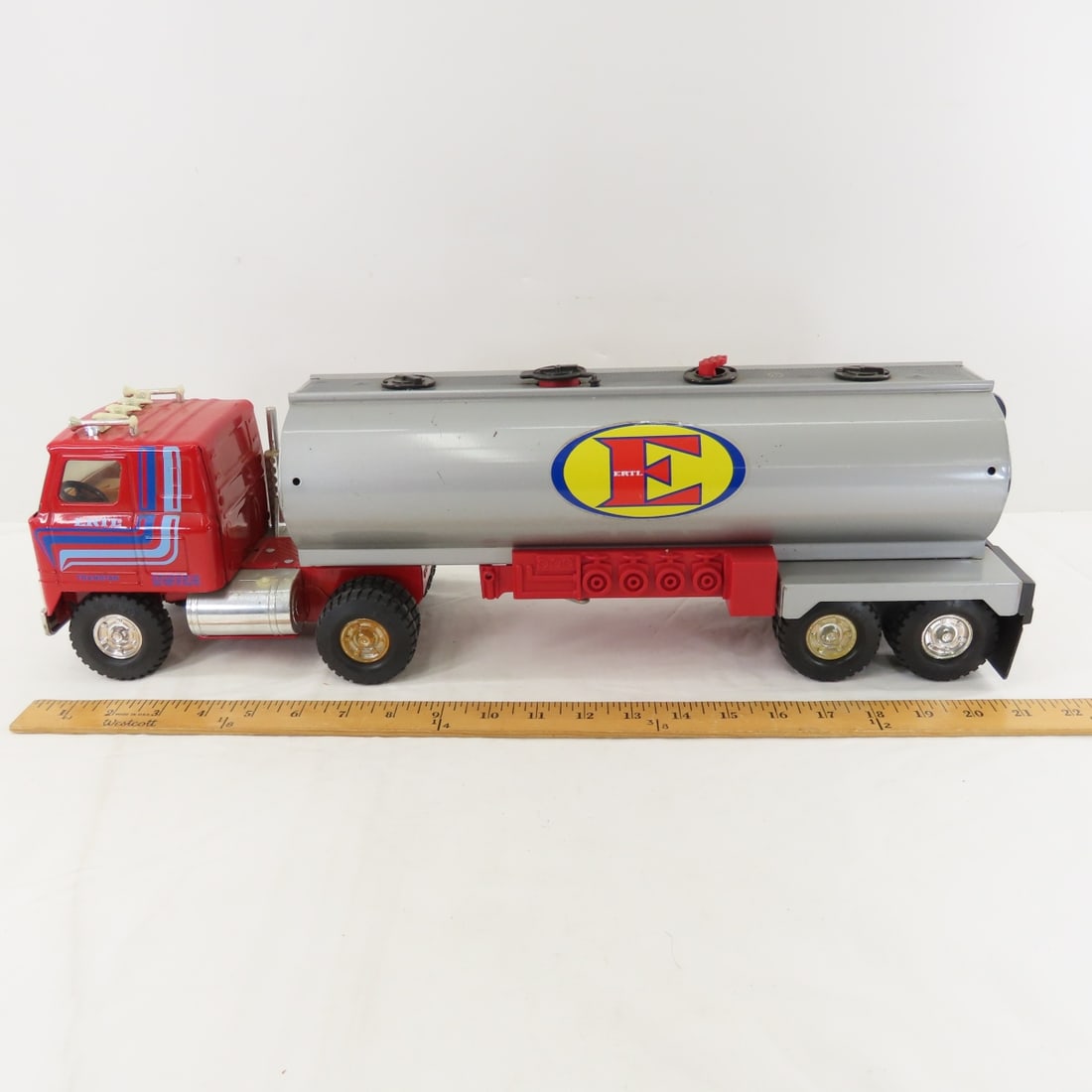 ERTL International Transtar Truck & Tanker w/box - 2