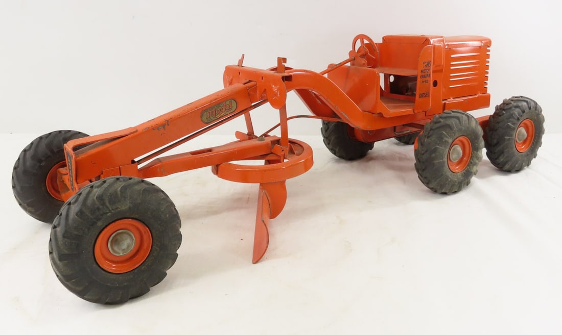 Doepke Model Toys Adams Motor Grader No 512: Doepke Model Toys Adams Motor Grader No 512 - pressed steel, LOT SIZE: 27x9x9" 11 LBS All information and photos, which are part of the description, are intended to be as accurate as possible, but