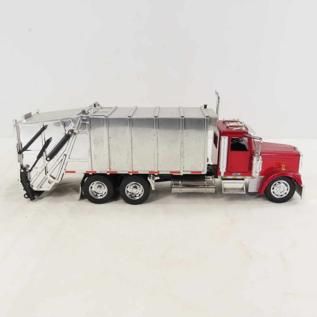 New Ray Garbage, Cement & Livestock Trucks - 19