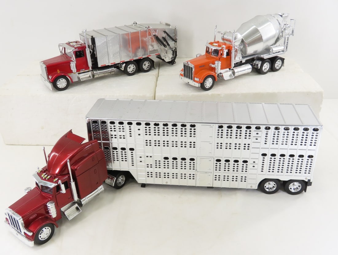 New Ray Garbage, Cement & Livestock Trucks: New Ray Garbage, Cement & Livestock Trucks - livestock trailer is 15.5", all plastic, LOT SIZE: 16x15x6" 5 LBS All information and photos, which are part of the description, are intended to be as
