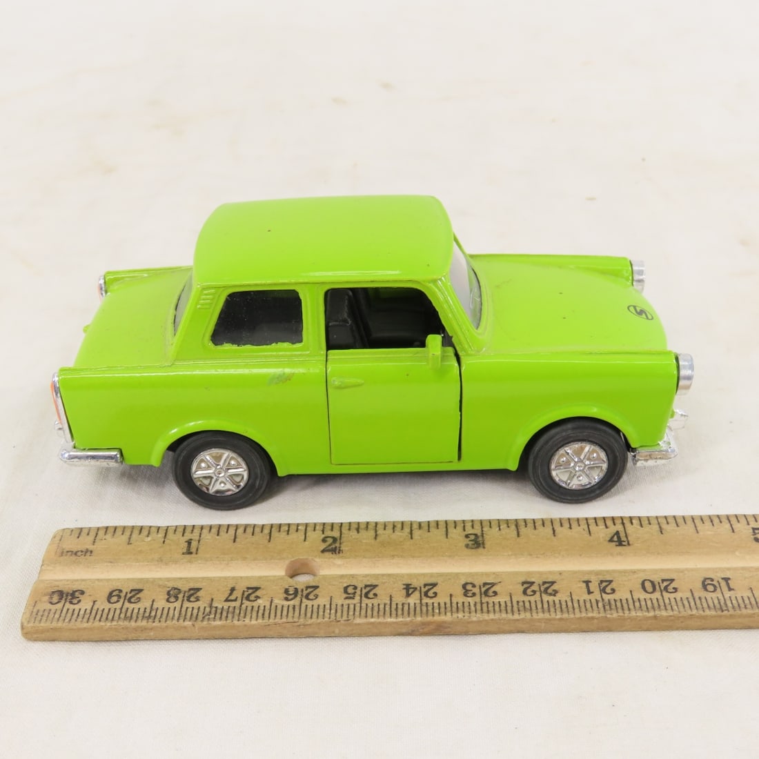 13 New Ray & Other 1/32 Diecast Cars - 19