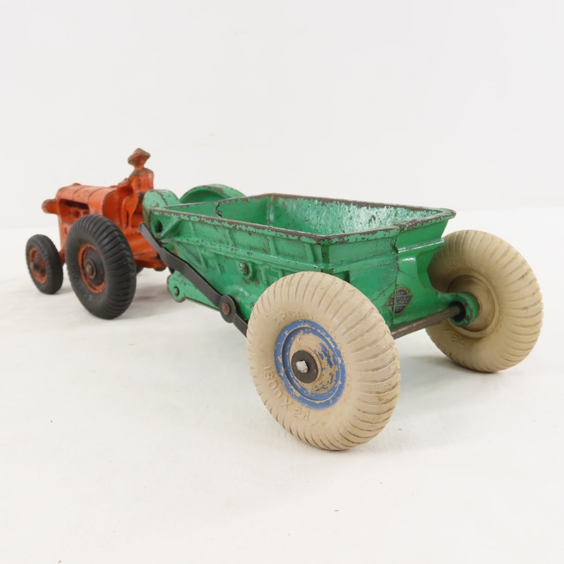 Arcade Cast Iron Allis- Chalmers Tractor & Wagon - 3