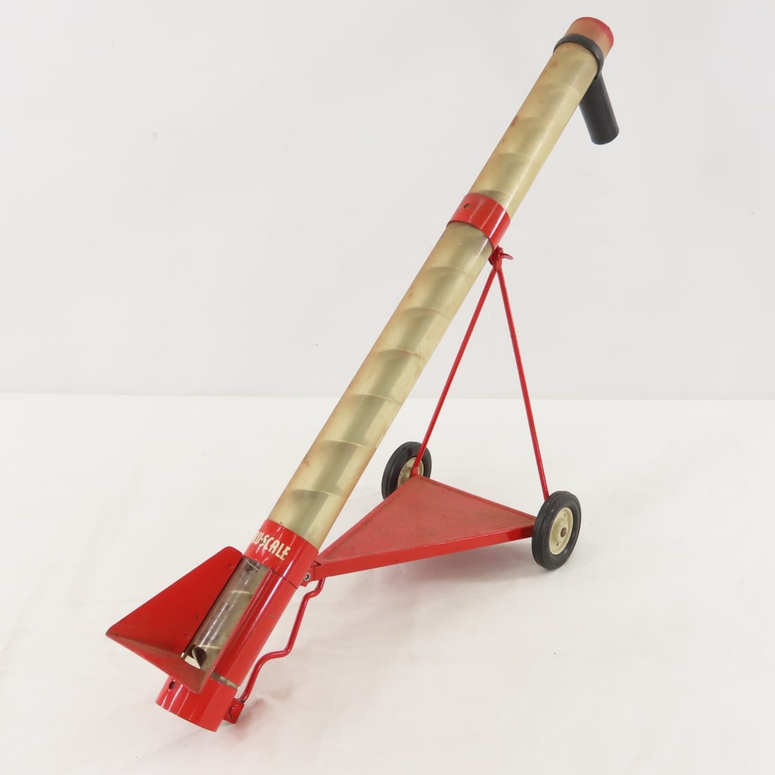 Vintage Tru-Scale Rocket Auger Elevator: Vintage Tru-Scale Rocket Auger Elevator - plastic and metal 1/16 diecast. LOT SIZE: 15x11x5" 1 LB All information and photos, which are part of the description, are intended to be as accurate as