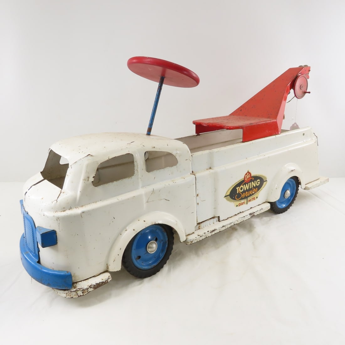 1950s Wyandotte DOT Towing Ride-On Toy Truck: 1950s Wyandotte DOT Towing Ride-On Toy Truck - Pressed Steel, steering wheel may have been replaced or repainted. LOT SIZE: 31x16x12" 15 LBS All information and photos, which are part of the