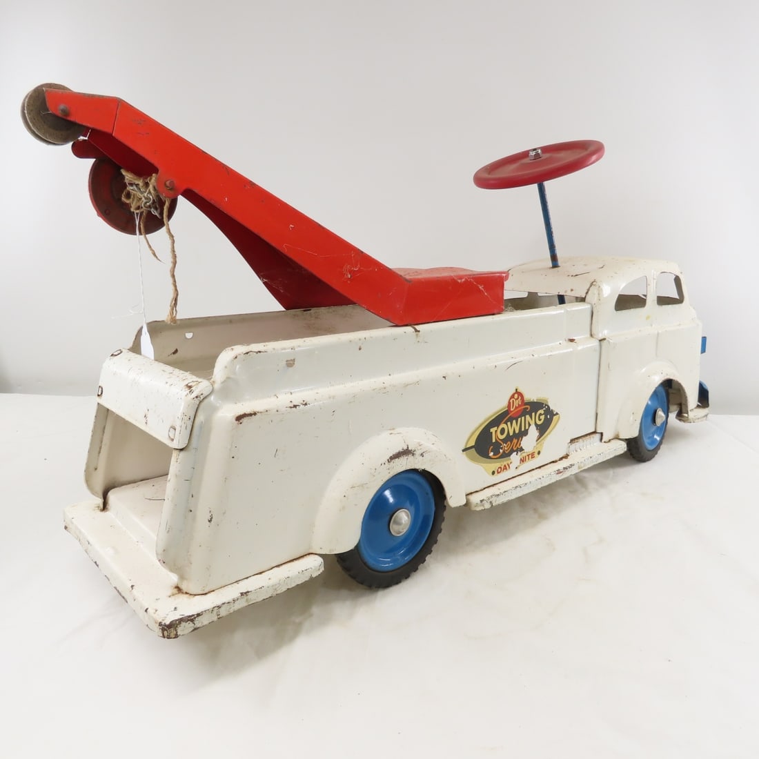 1950s Wyandotte DOT Towing Ride-On Toy Truck - 5