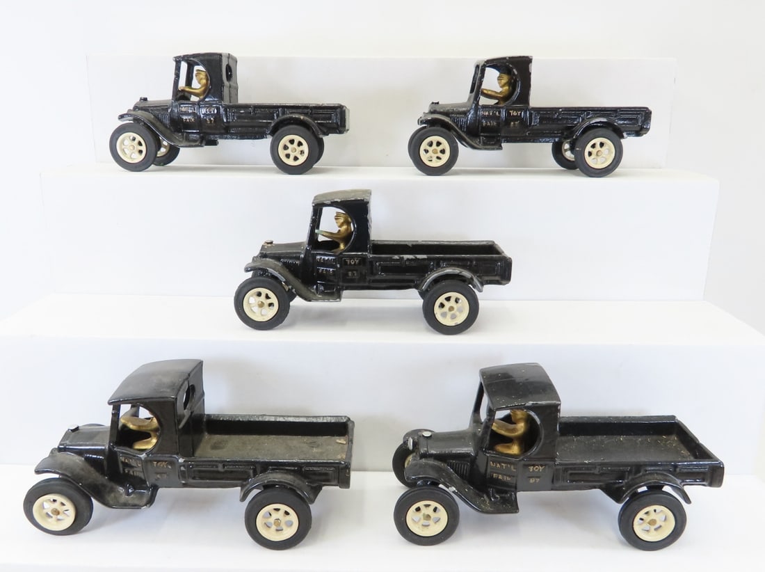 5 Arcade Ford Model T Truck for National Toy Fair: 5 Arcade Ford Model T Truck for National Toy Fair - LOT SIZE: 14x9x4" 10 LBS All information and photos, which are part of the description, are intended to be as accurate as possible, but errors are
