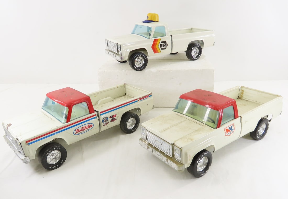 True Value, Northrop King & NAPA Nylint Trucks: True Value, Northrop King & NAPA Nylint Trucks - NAPA looks like a repaint- others look original. approx 1/18 diecast. LOT SIZE: 20x15x6" 9 LBS All information and photos, which are part of the