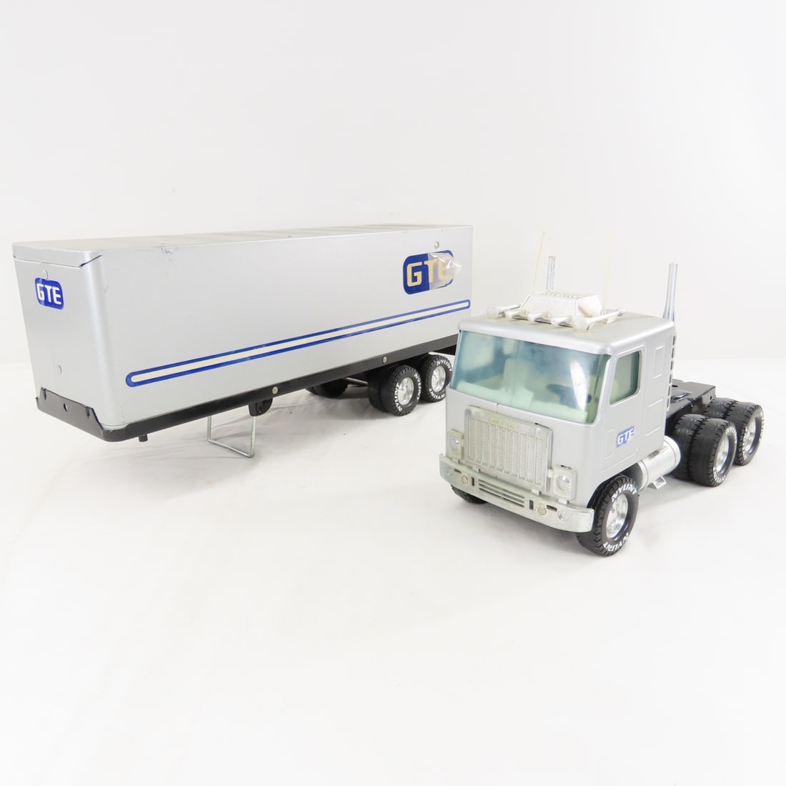 Vintage Nylint GTE Tractor & Trailer - 11