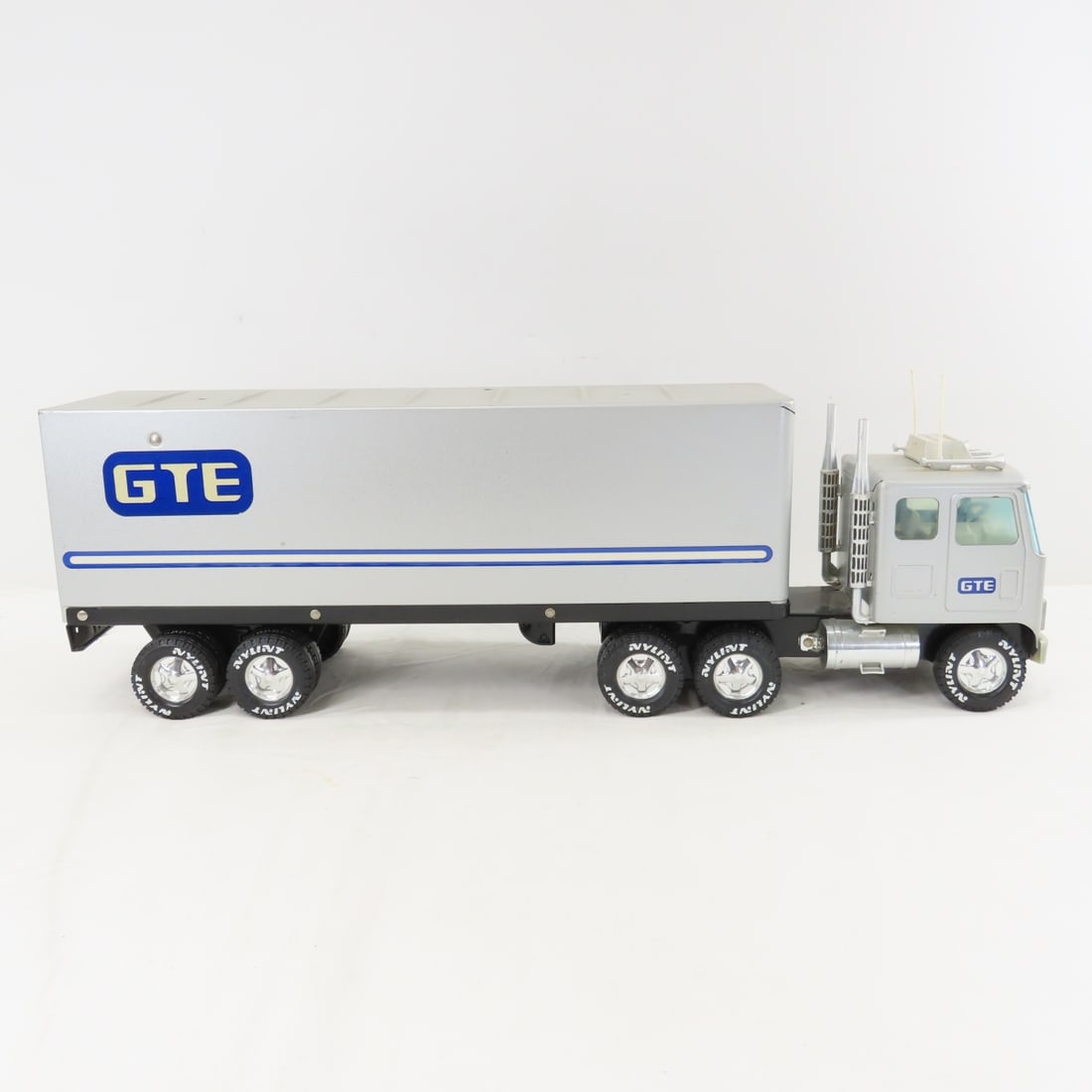 Vintage Nylint GTE Tractor & Trailer - 6