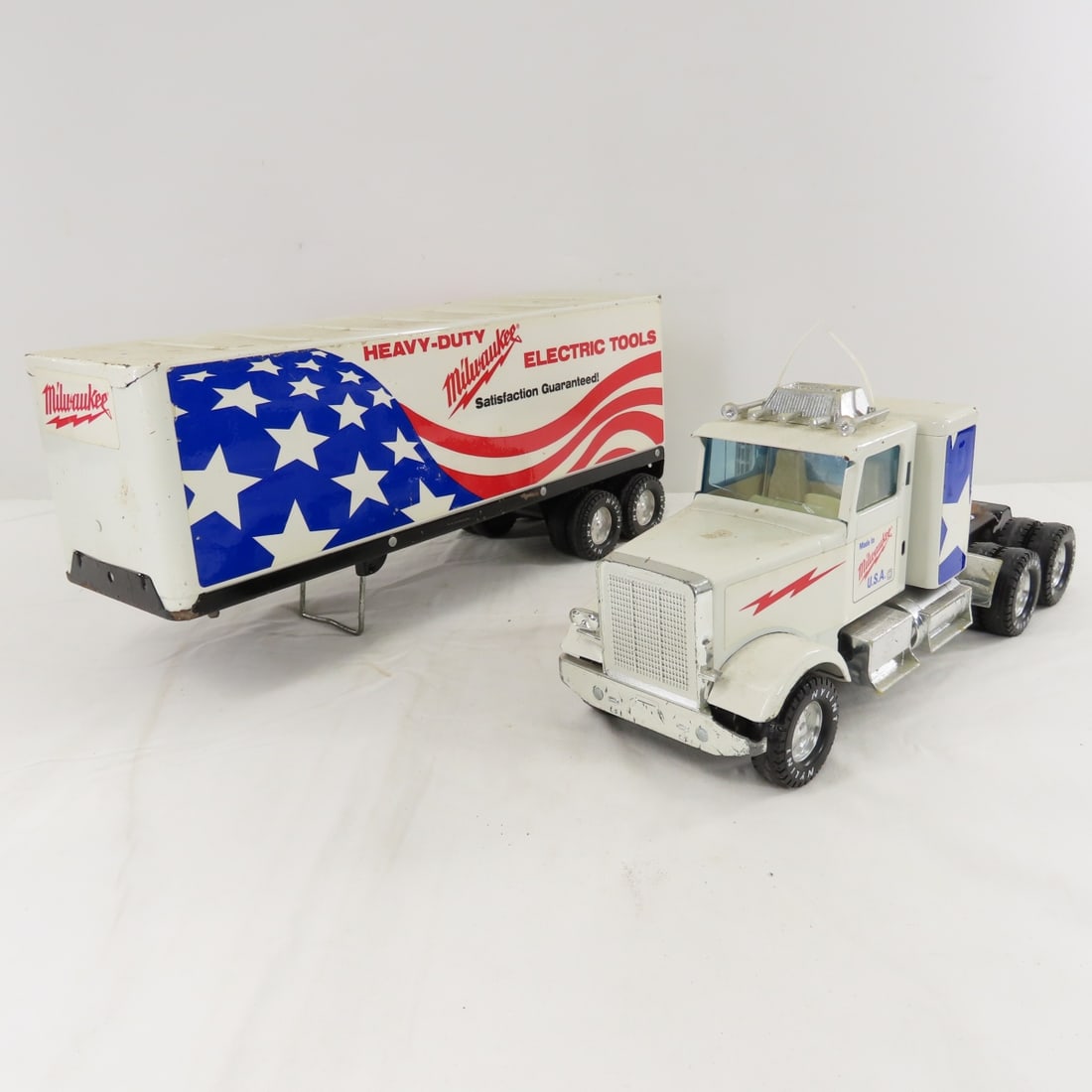 Vintage Nylint Milwaukee Tools Tractor & Trailer - 12