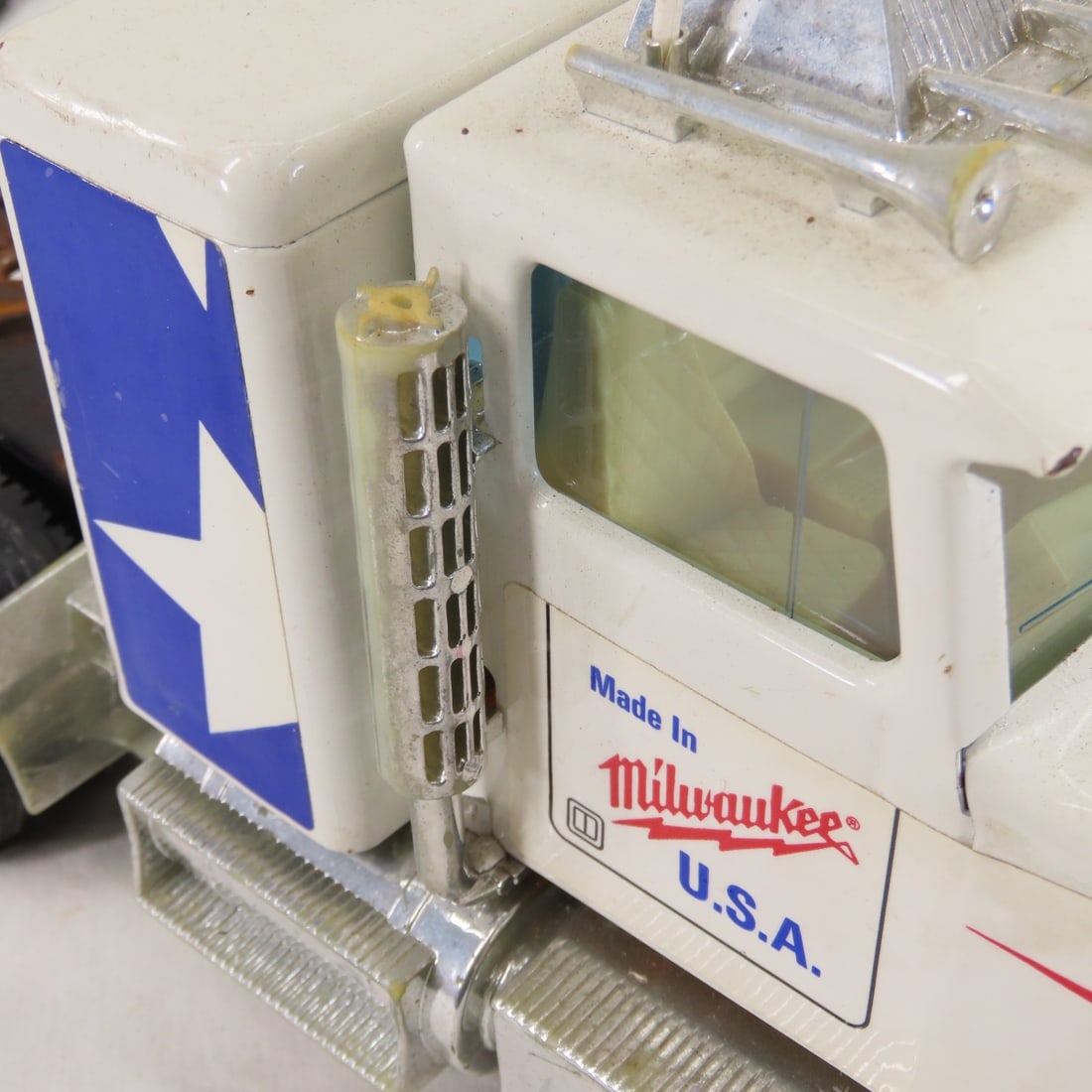 Vintage Nylint Milwaukee Tools Tractor & Trailer - 13