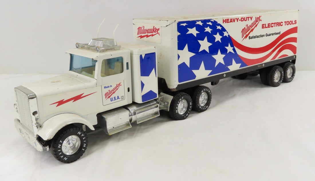 Vintage Nylint Milwaukee Tools Tractor & Trailer: Vintage Nylint Milwaukee Tools Tractor & Trailer - front bumper is damaged, approx 1/34 diecast, LOT SIZE: 16x11x7" 6 LBS All information and photos, which are part of the description, are intended