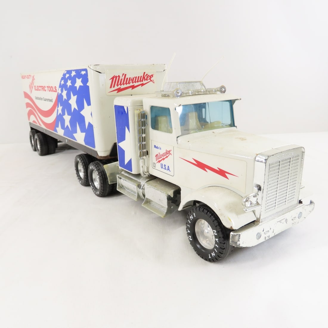 Vintage Nylint Milwaukee Tools Tractor & Trailer - 7