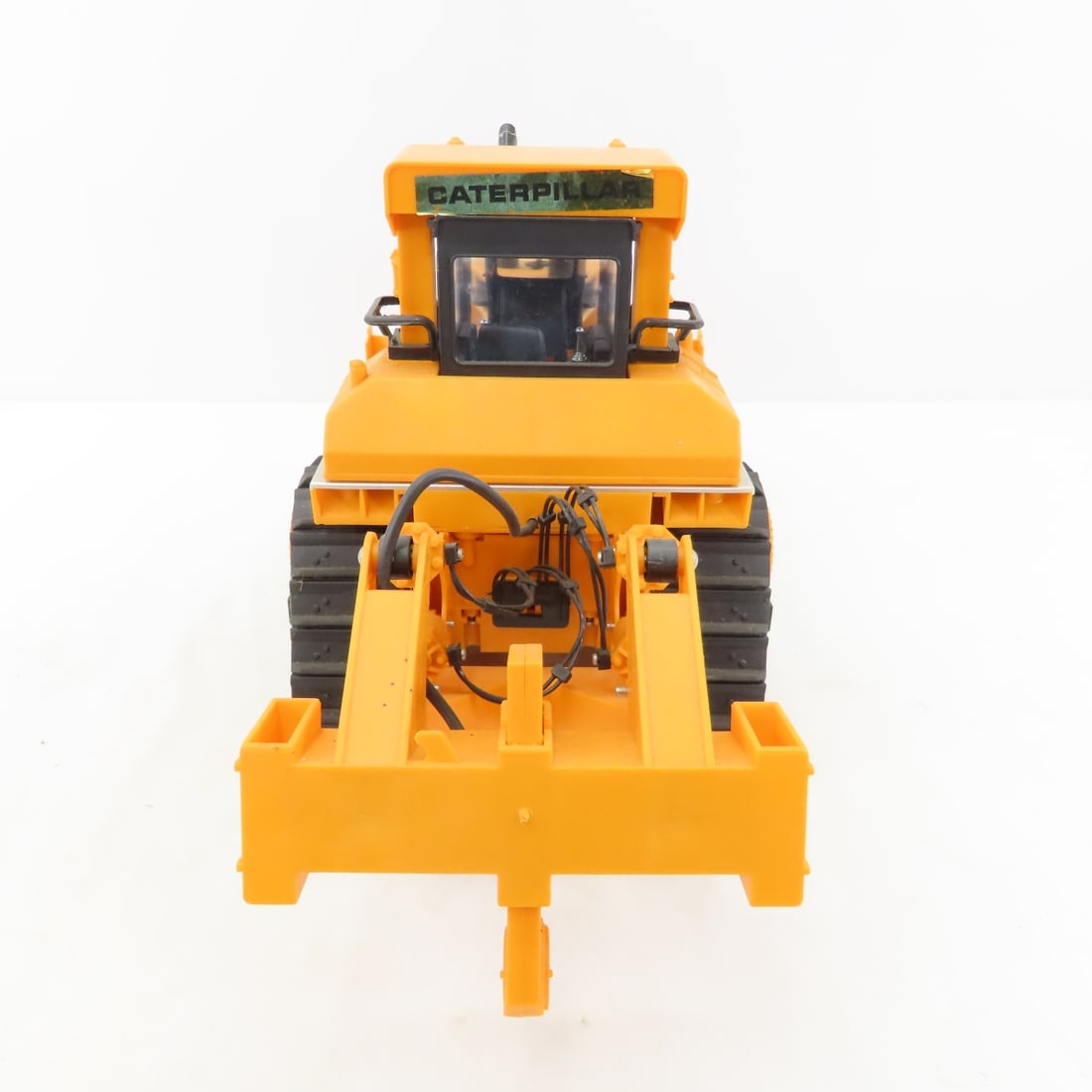 New Bright CAT D9L Caterpillar R/C Bulldozer - 4