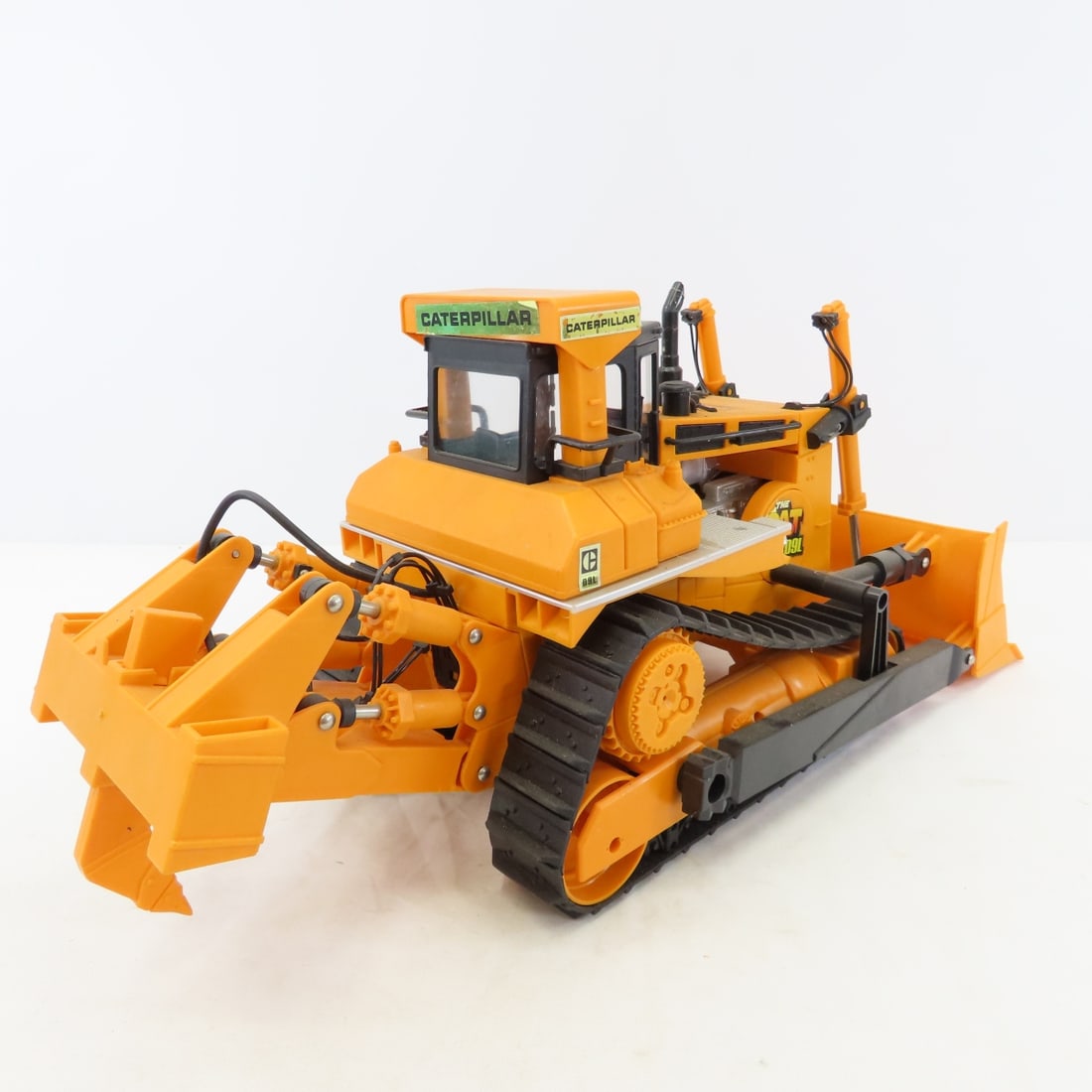 New Bright CAT D9L Caterpillar R/C Bulldozer - 5
