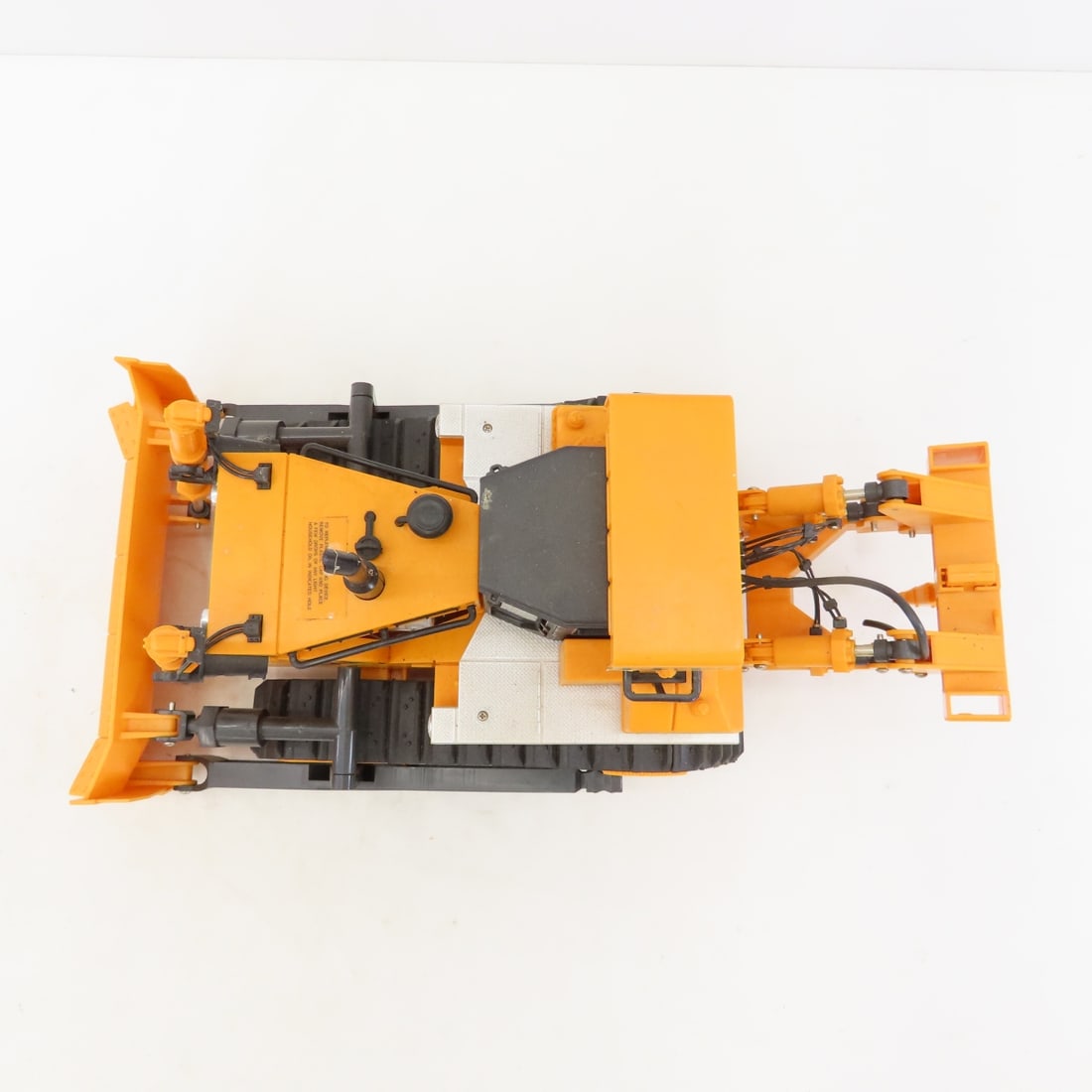 New Bright CAT D9L Caterpillar R/C Bulldozer - 9
