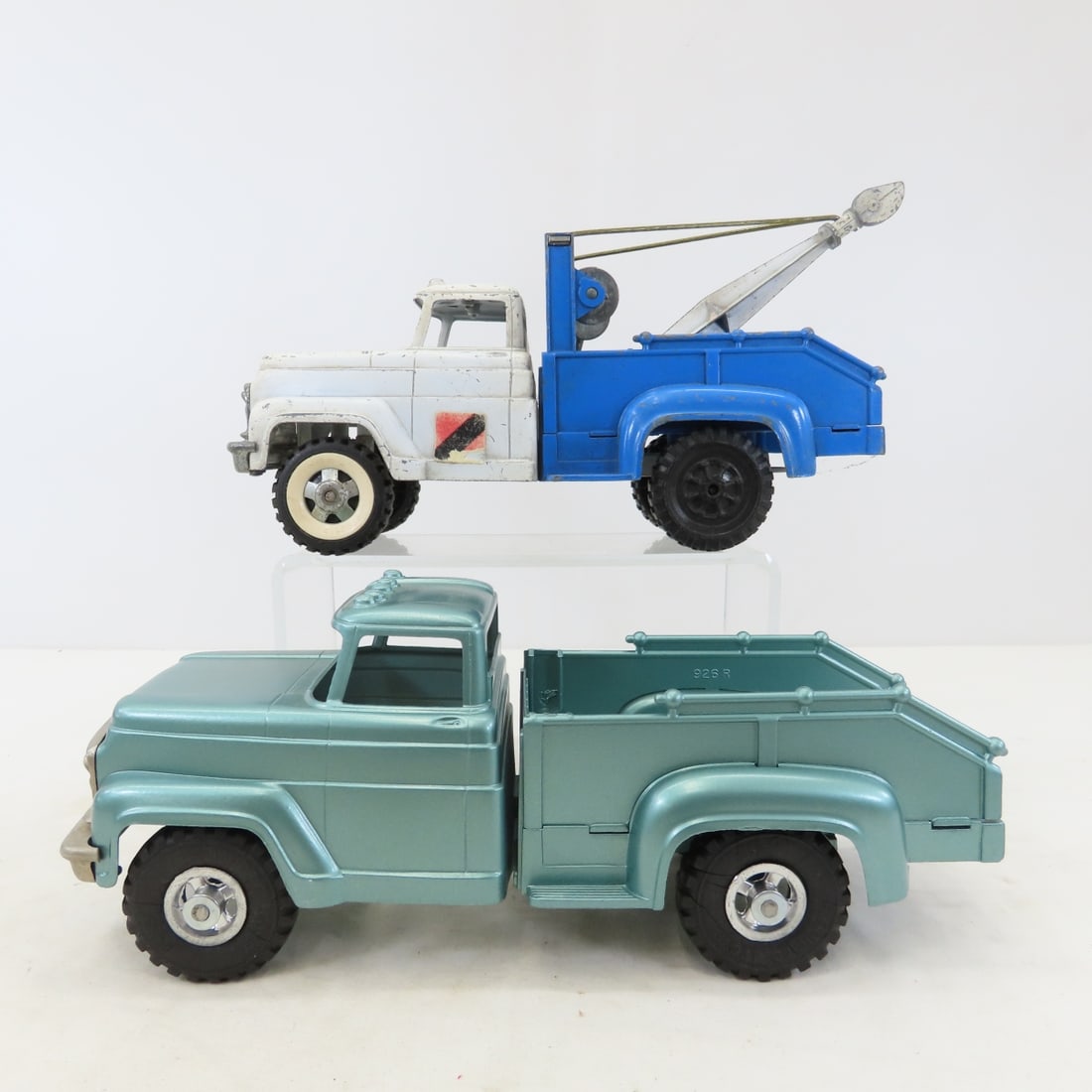 1 Original and 1 Repainted Hubley Tow Trucks: 1 Original and 1 Repainted Hubley Tow Trucks - neither is complete, 1/16 diecast, LOT SIZE: 12x9x9" 5 LBS All information and photos, which are part of the description, are intended to be as accurate