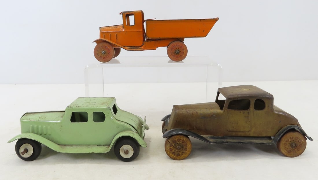 3 Vintage Pressed Steel Cars with Wooden Tires: 3 Vintage Pressed Steel Cars with Wooden Tires - 5-7" long, unmarked, LOT SIZE: 7x9x4" 2 LBS All information and photos, which are part of the description, are intended to be as accurate as possible, 