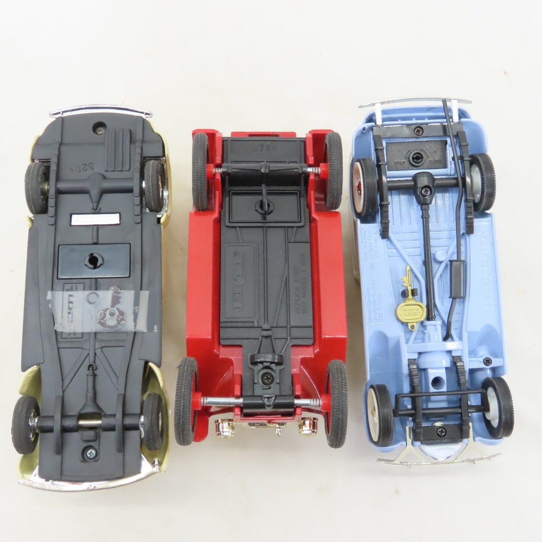 3 Plastic Truck & 3 Metal Car Banks, all have keys - 19