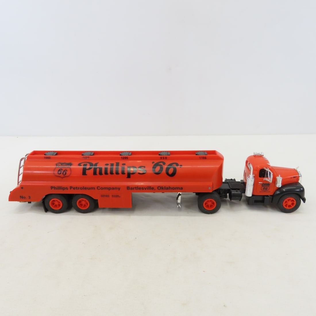 3 Plastic Truck & 3 Metal Car Banks, all have keys - 3