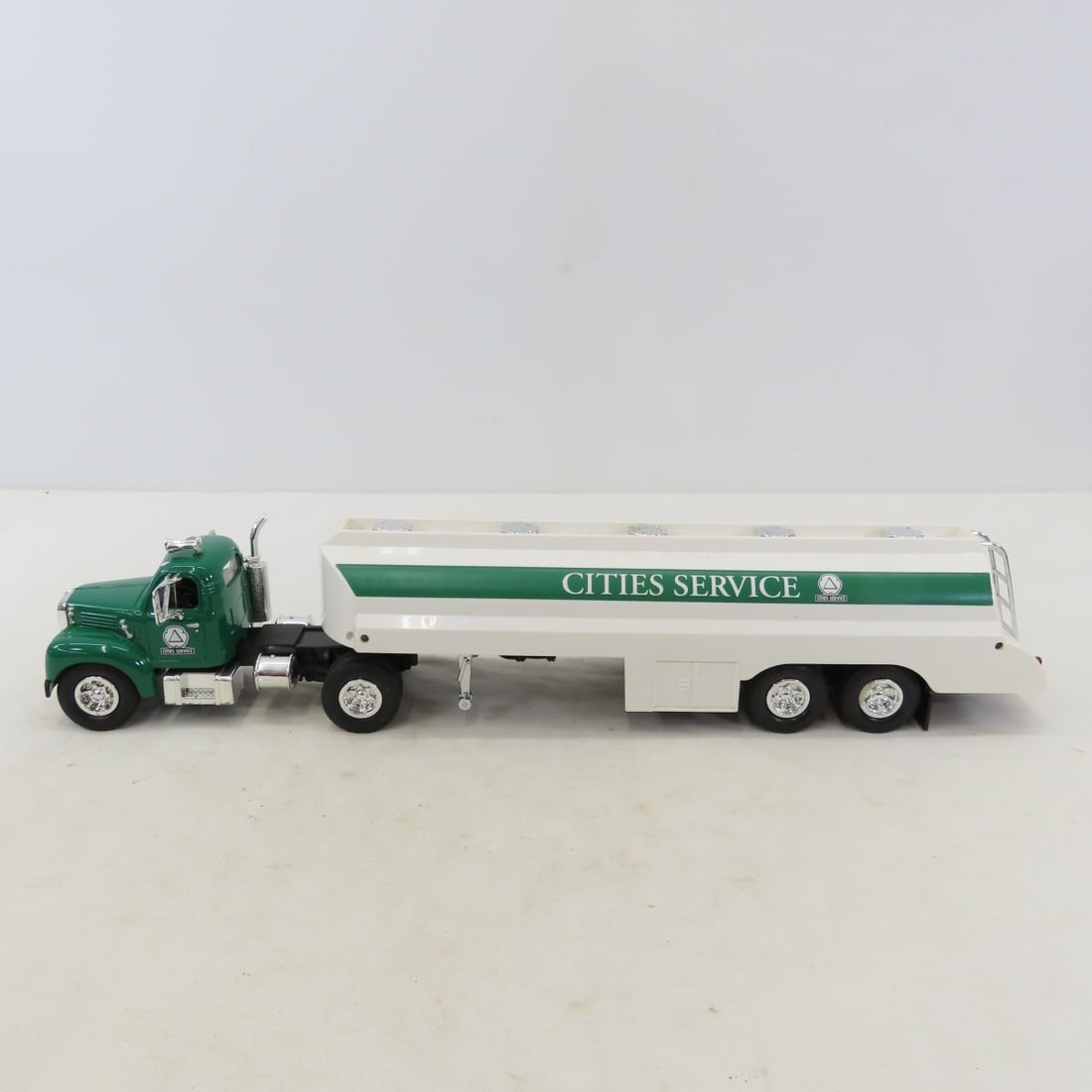 3 Plastic Truck & 3 Metal Car Banks, all have keys - 6