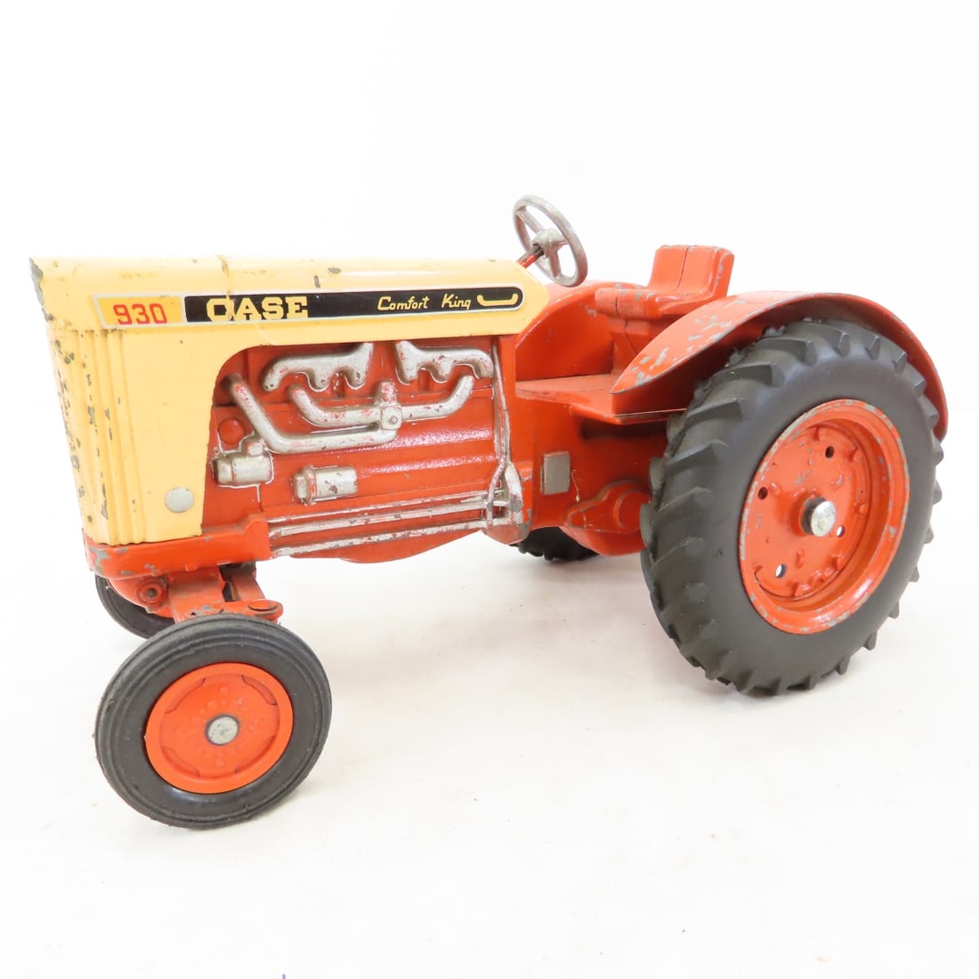 ERTL Case Comfort King 330 Tractor & Wagon - 11