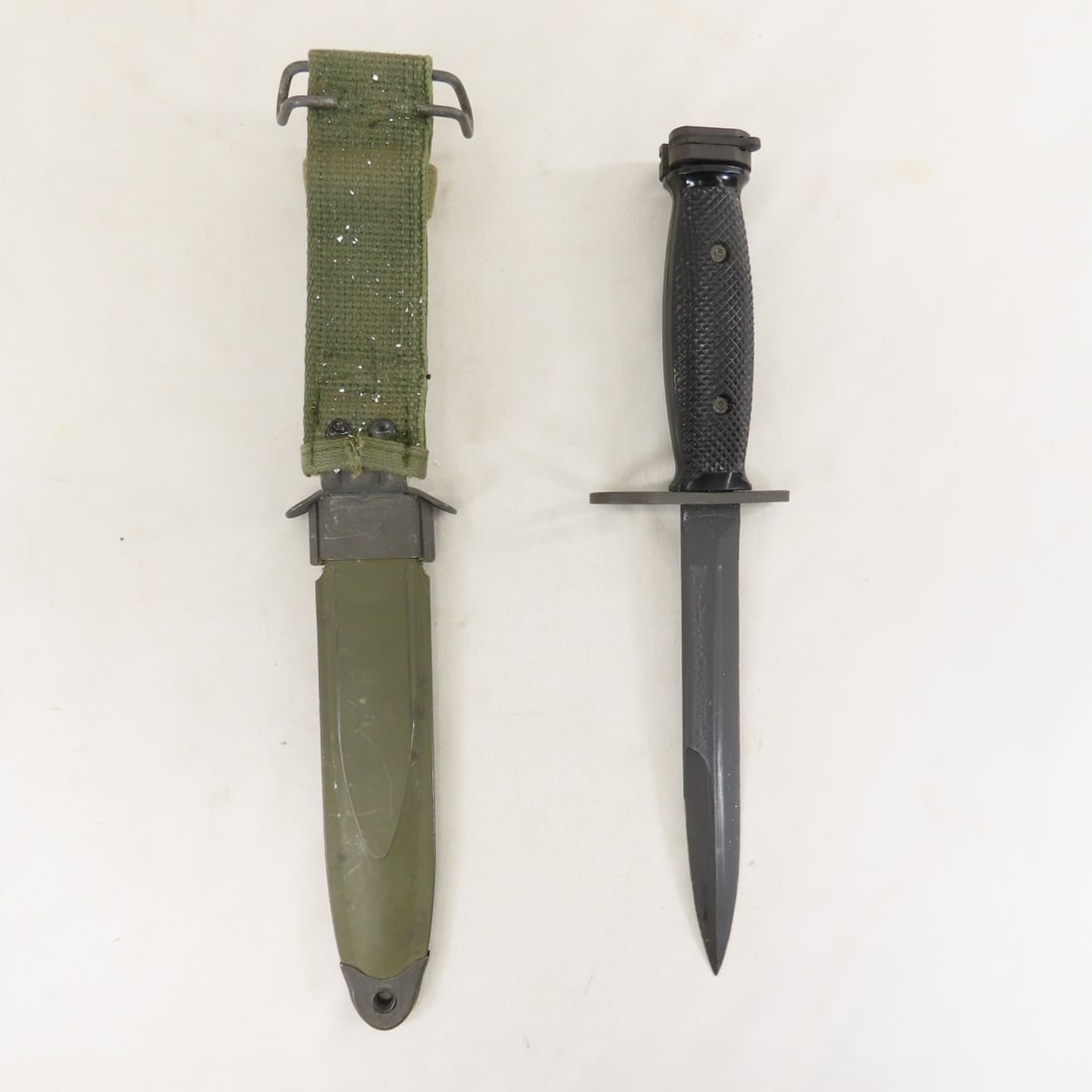 US Vietnam War Era M7 Bayonet & Scabbard - 2
