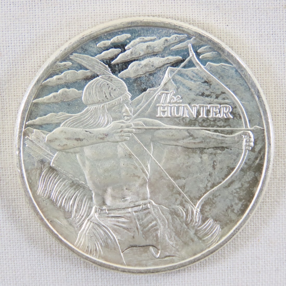 2016 Mason Mint The Hunter 1ozt .999 Silver Round: 2016 Mason Mint The Hunter 1ozt .999 Silver Round - Lot Size 2x2x1" 1 LB All information and photos are intended to be as accurate as possible, but errors are possible. No item may be returned or