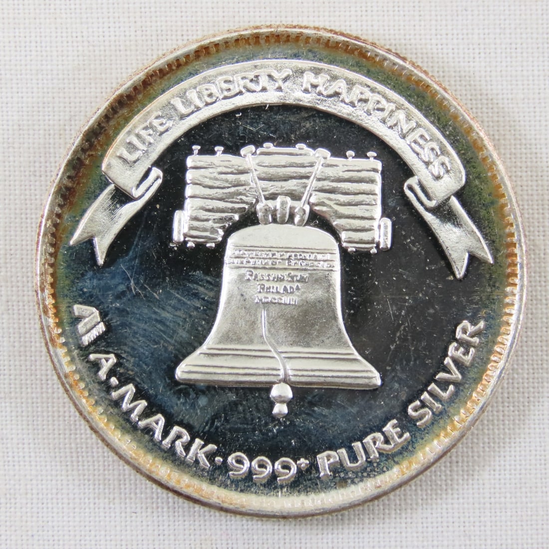 1984 A-Mark Liberty Silver 1ozt .999 Silver Round: 1984 A-Mark Liberty Silver 1ozt .999 Silver Round - Lot Size 2x2x1" 1 LB All information and photos are intended to be as accurate as possible, but errors are possible. No item may be returned or
