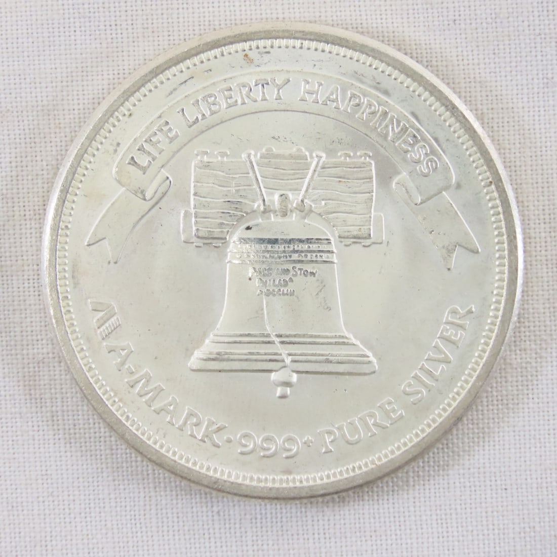A-Mark Liberty Silver 1ozt .999 Silver Round: A-Mark Liberty Silver 1ozt .999 Silver Round - Lot Size 2x2x1" 1 LB All information and photos are intended to be as accurate as possible, but errors are possible. No item may be returned or refused